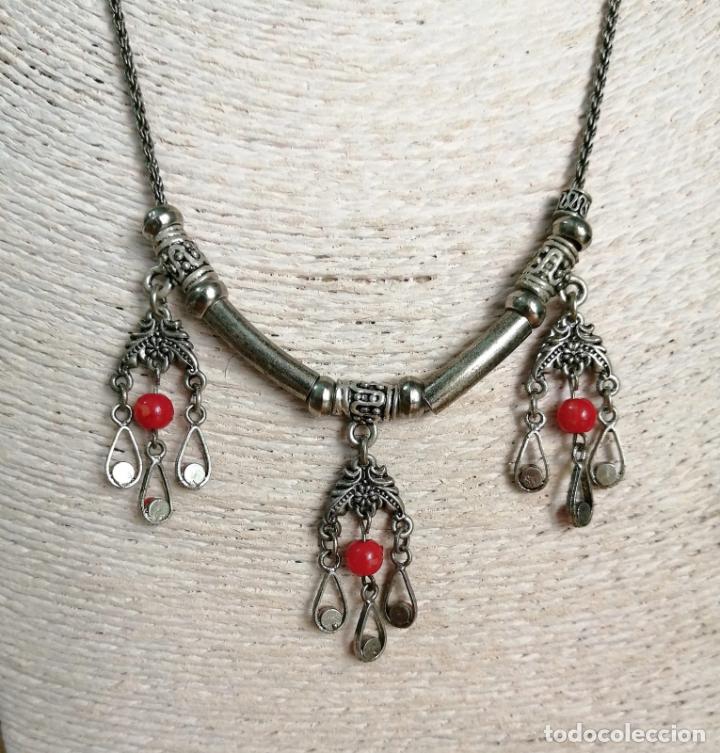 Joyeria: COLLAR PLATEADO MORUNO, CON ADORNOS ROJOS. - Foto 2