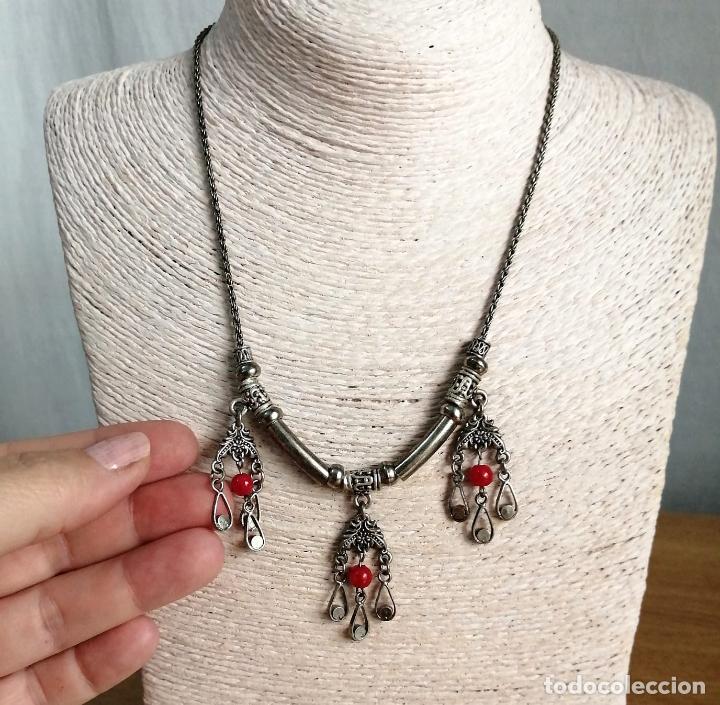 Joyeria: COLLAR PLATEADO MORUNO, CON ADORNOS ROJOS. - Foto 3