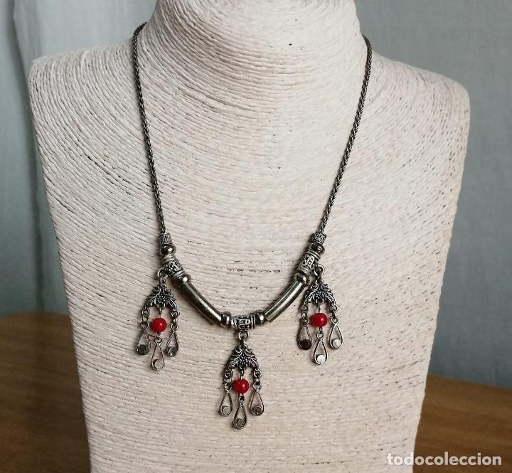 Joyeria: COLLAR PLATEADO MORUNO, CON ADORNOS ROJOS. - Foto 4