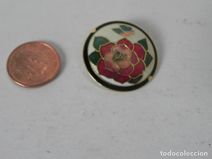 Joaillerie: BROCHE DE AGUJA (FLOR EN RELIEVE)