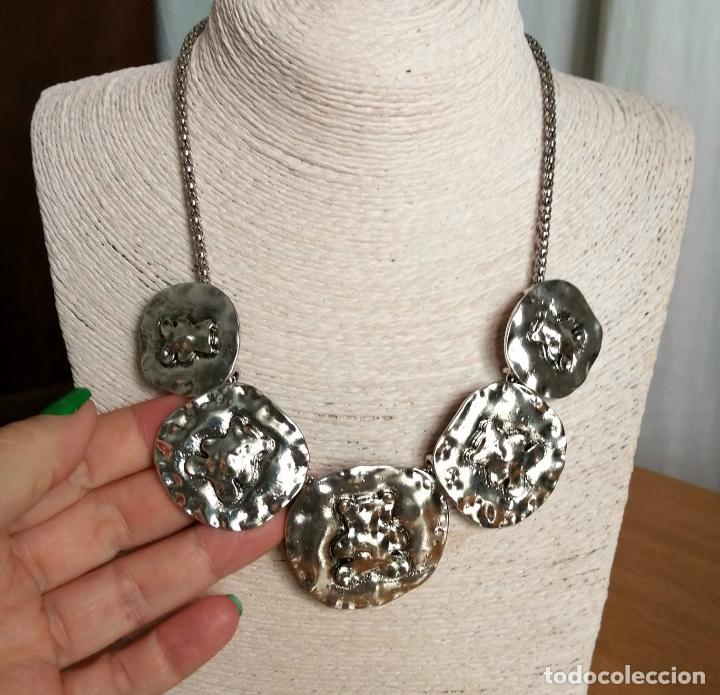 Joyeria: COLLAR PLATEADO METALICO, TIPO MONEDAS. - Foto 2