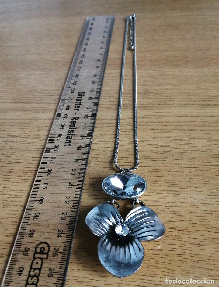 Joyeria: COLLAR CON COLGANTE DE FLOR Y CADENA PLATEADO. - Foto 3