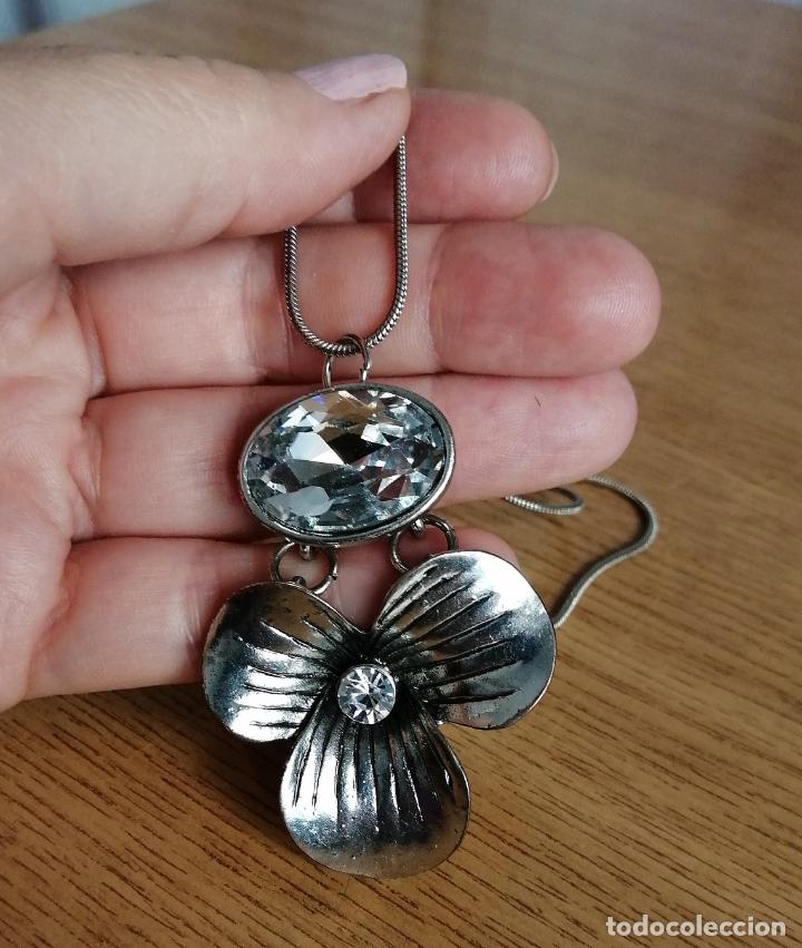 Joyeria: COLLAR CON COLGANTE DE FLOR Y CADENA PLATEADO. - Foto 4