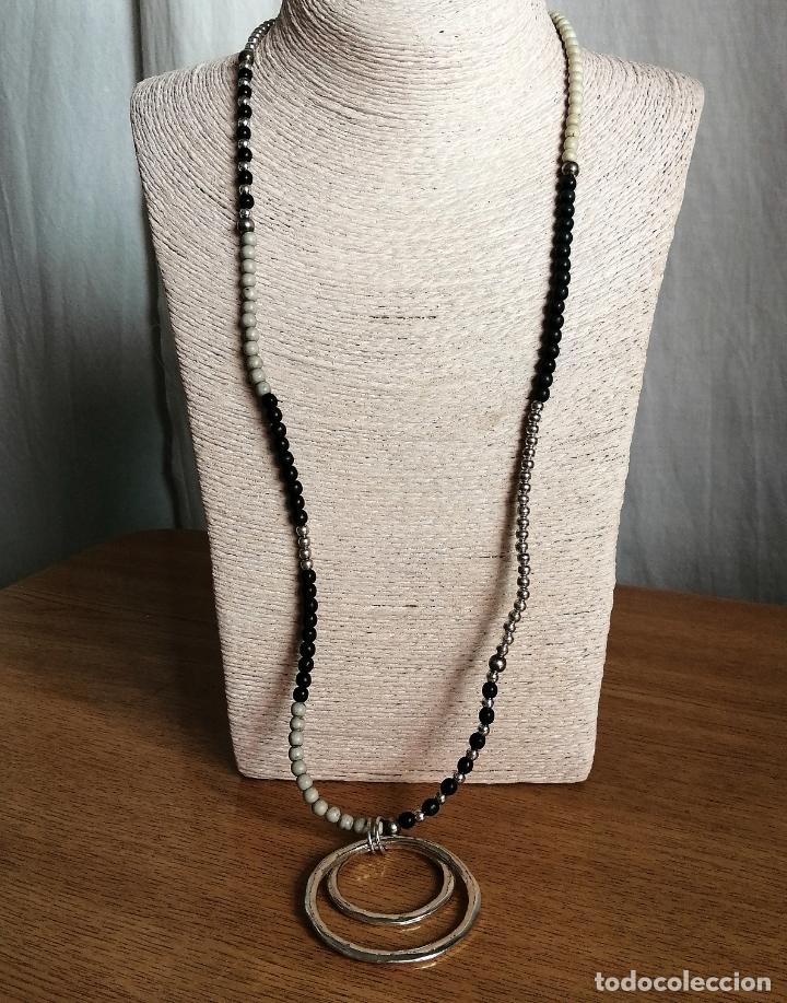Joyeria: COLLAR LARGO DE DISTINTOS MATERIALES, CON COLGANTE. - Foto 1