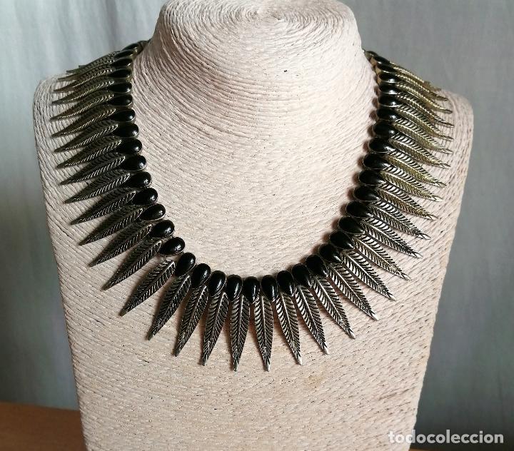 Joyeria: COLLAR CORTO, FORMA DE HOJAS PLATEADAS. - Foto 2
