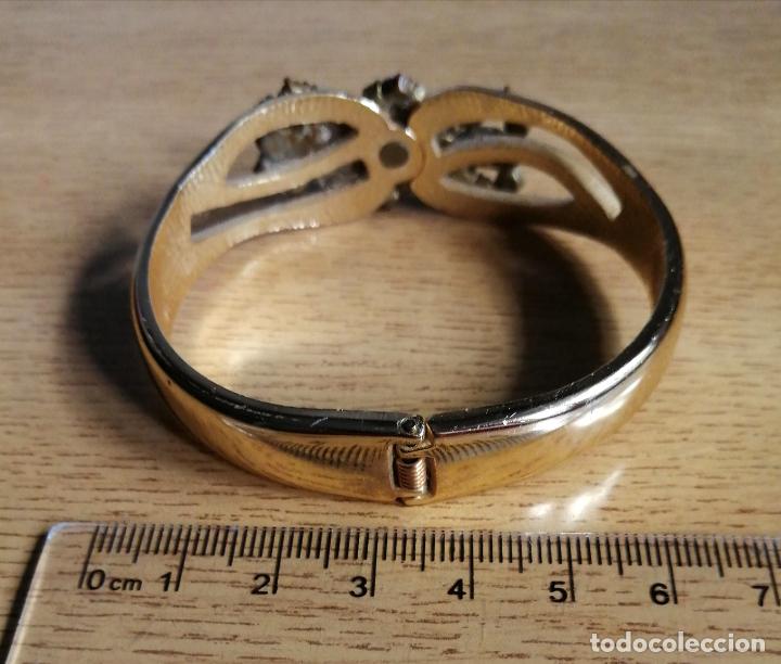 Joyeria: PULSERA DORADA CON BRILLANTES CRISTALES. - Foto 4