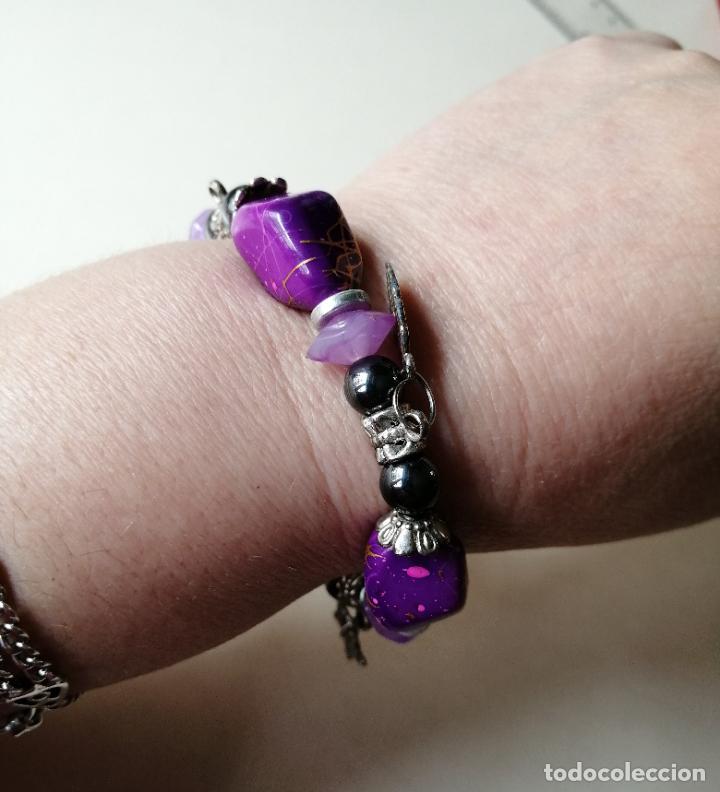 Joyeria: PULSERA EL&Aacute;STICA CON CUENTAS MORADAS. - Foto 1