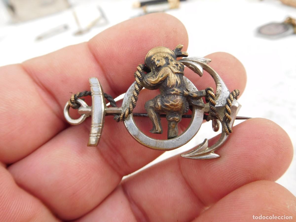 Joyeria: Broche antiguo ni&ntilde;o y ancla - Foto 2