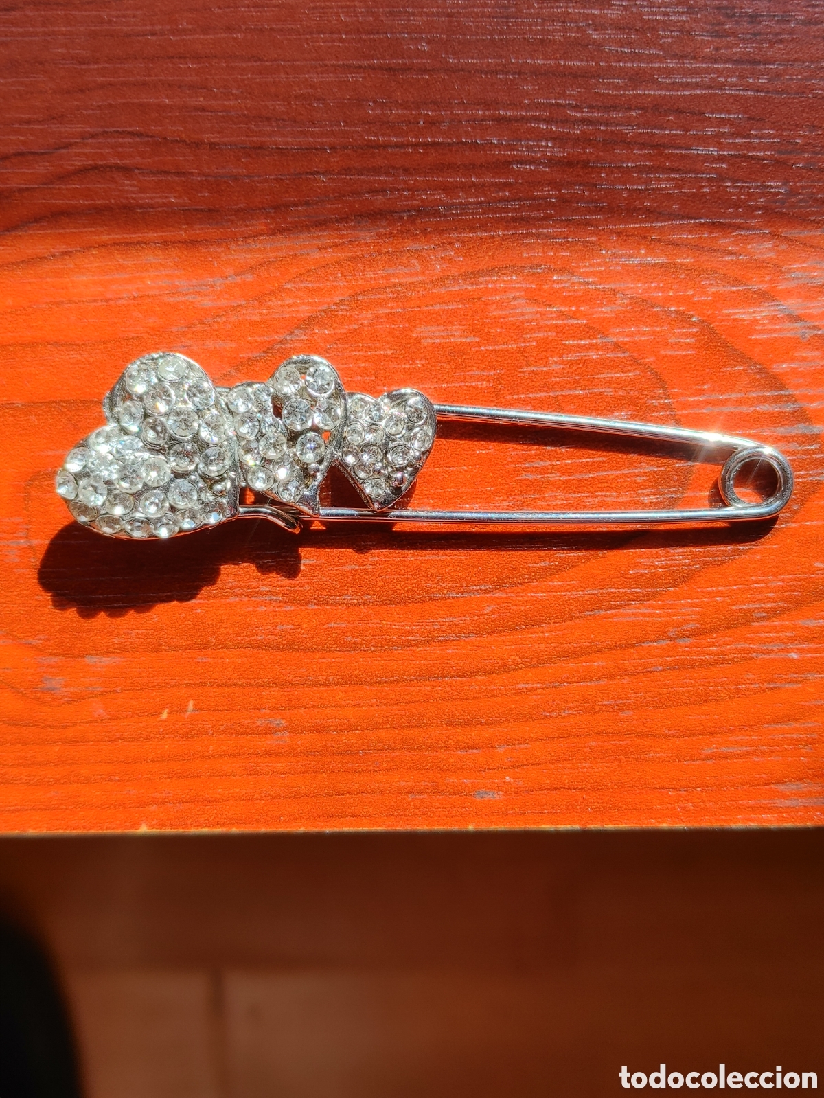 Joaillerie: Broche bisuteria vintage. Con corazones.