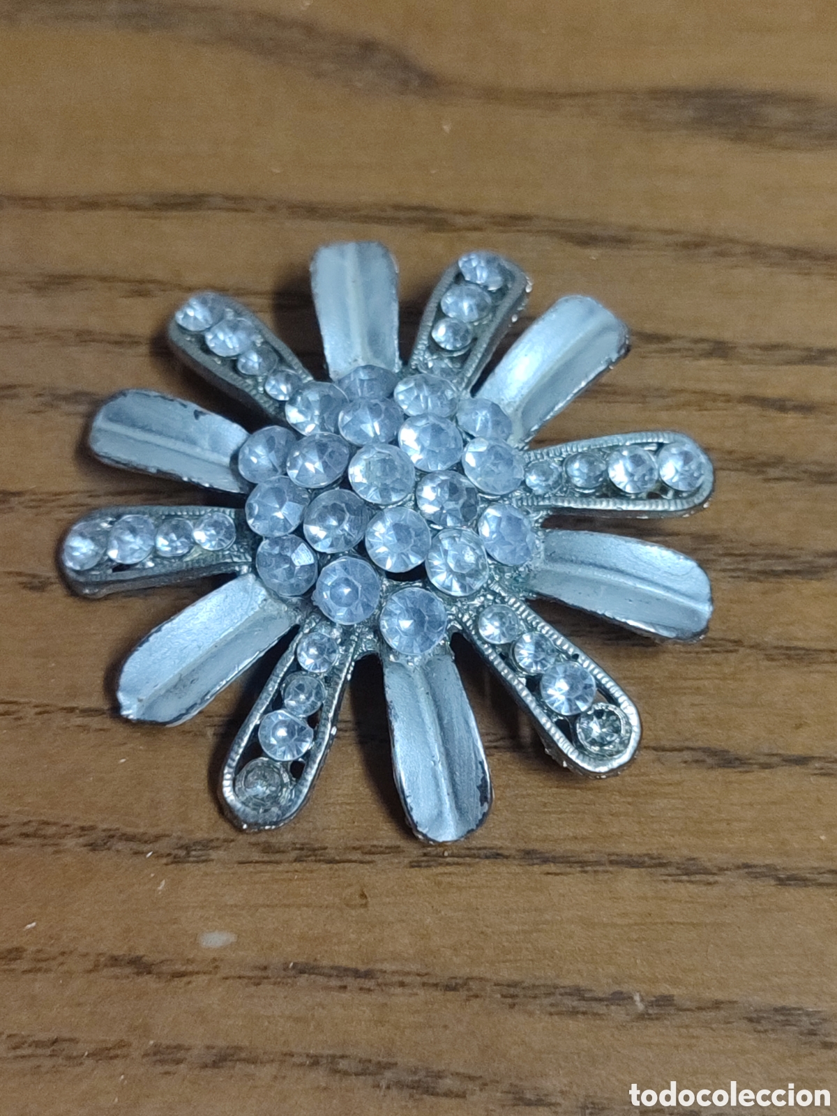 Joalharia: Bonito broche de alfiler de bisuter&iacute;a.