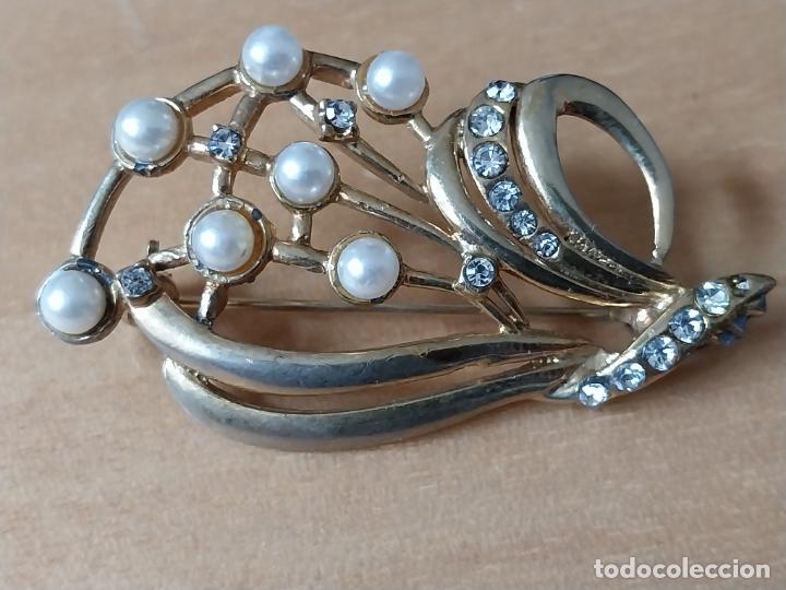 Gioielleria: BROCHE NATURALISTA METAL DORADO FALTA UN CRISTAL EN EL MAZO DEL RAMO ABAJO 5CM LARGO