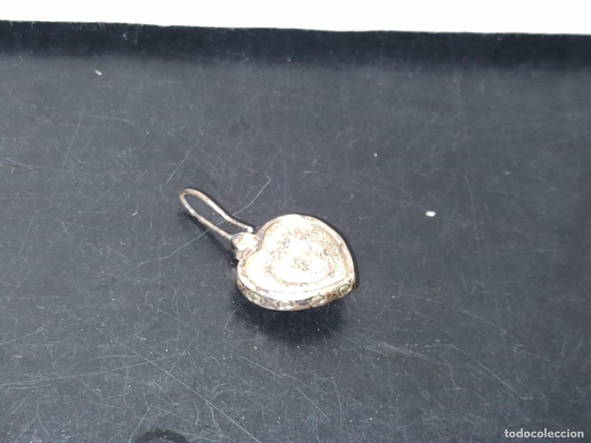 Joyeria: A3- ANTIGUO PENDIENTE EN FORMA DE CORAZ&Oacute;N CON INCRUSTACI&Oacute;N EN EL CENTRO - 50S - 60S - Foto 4