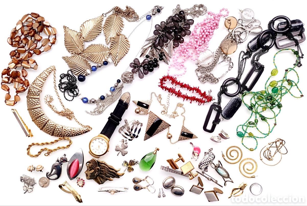Joyeria: JOYERIA, BISUTERIA EPOCAS VARIAS. COLLARES, ANILLOS, PENDIENTES, BROCHES, COLGANTES. 43 PIEZAS.