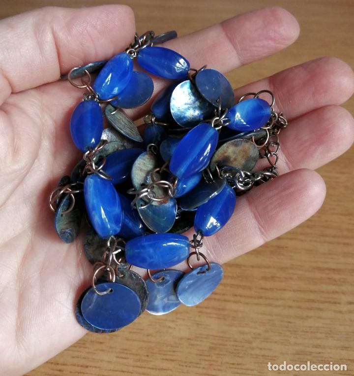 Joyeria: COLLAR CORTO PLATEADO Y N&Aacute;CAR Y CUENTAS AZULES. - Foto 2