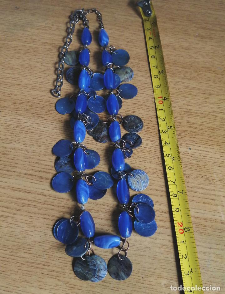Joyeria: COLLAR CORTO PLATEADO Y N&Aacute;CAR Y CUENTAS AZULES. - Foto 4