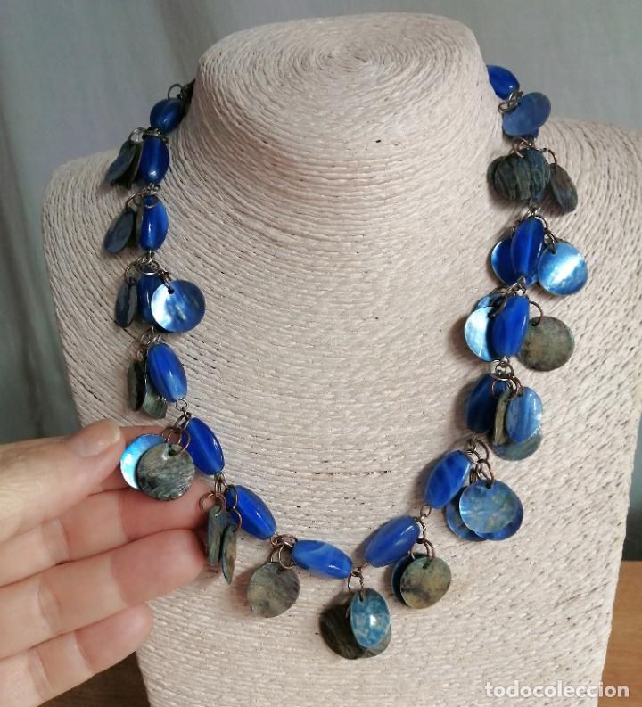 Joyeria: COLLAR CORTO PLATEADO Y N&Aacute;CAR Y CUENTAS AZULES. - Foto 6