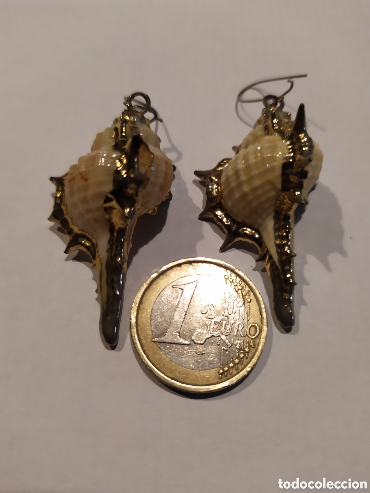 Joyeria: Pendientes de concha con ba&ntilde;o de oro electrol&iacute;tico. - Foto 1