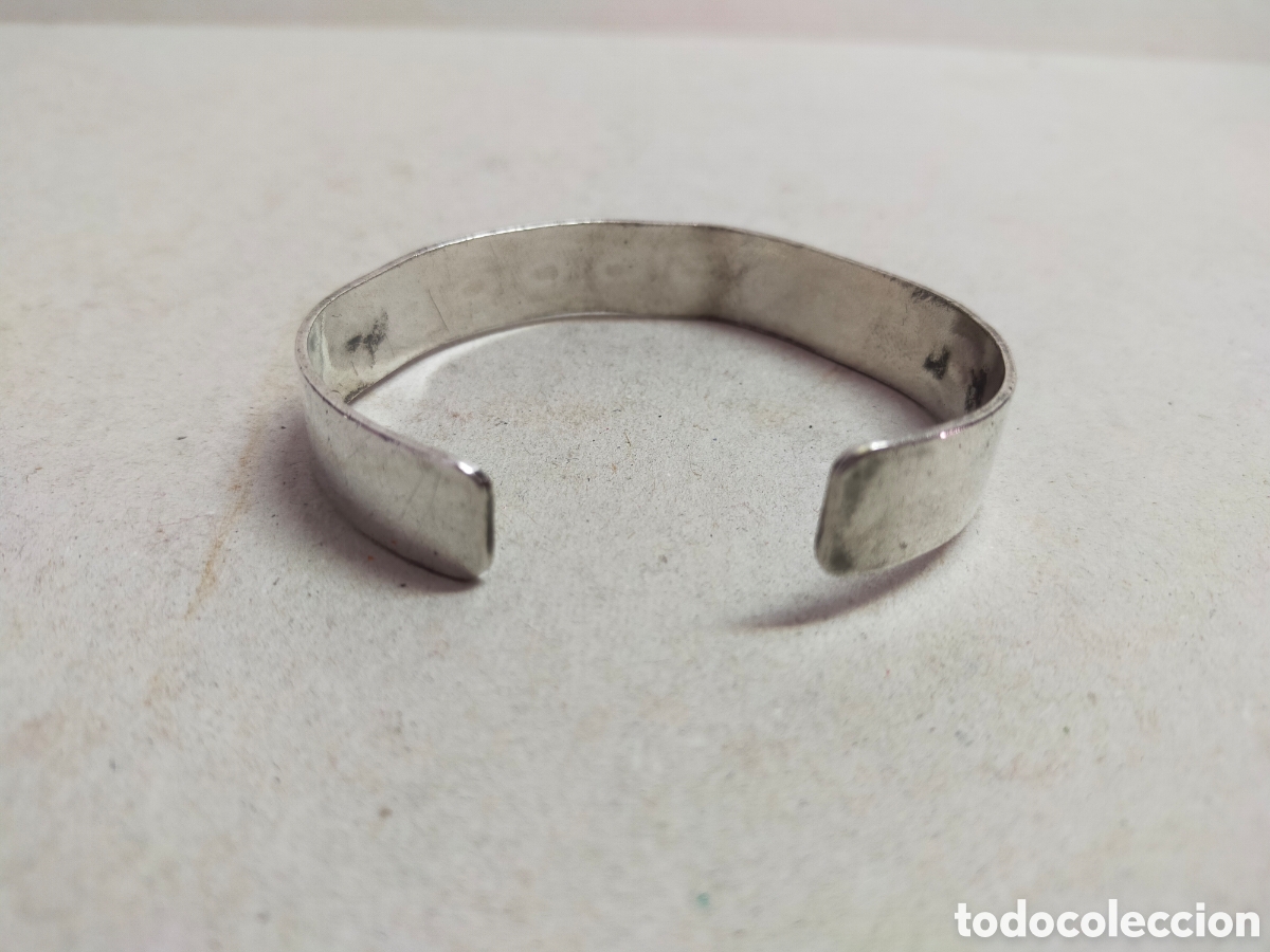 Joyeria: PULSERA RIGIDA DE METAL PLATEADO. - Foto 4