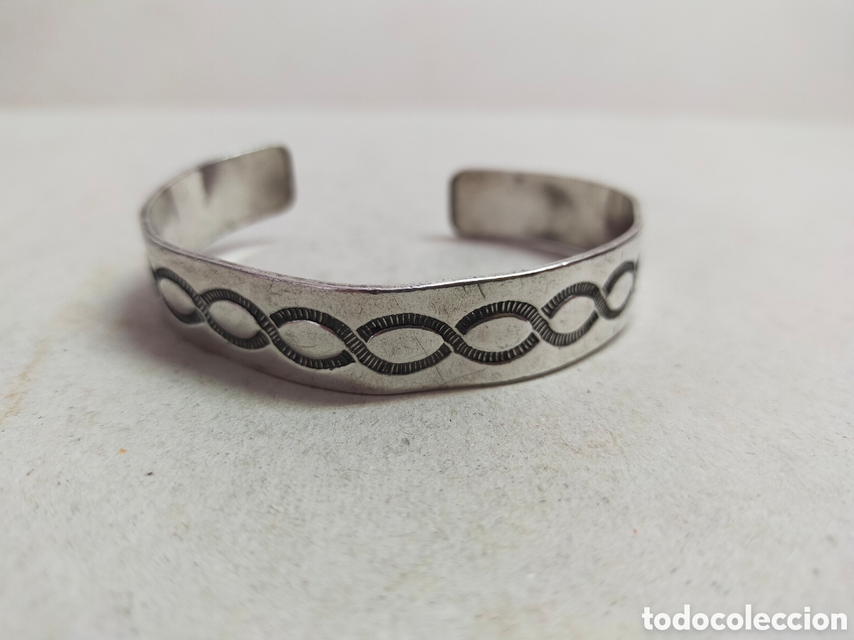 Joyeria: PULSERA RIGIDA DE METAL PLATEADO. - Foto 5