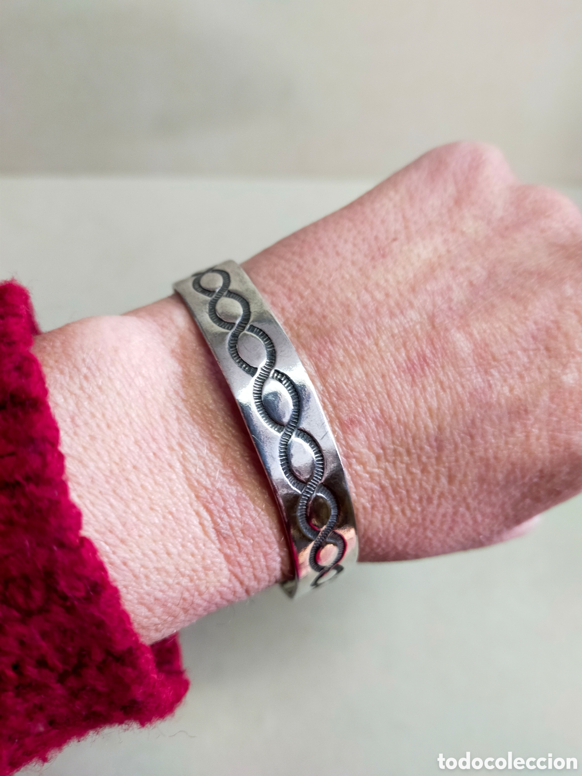 Joyeria: PULSERA RIGIDA DE METAL PLATEADO. - Foto 6