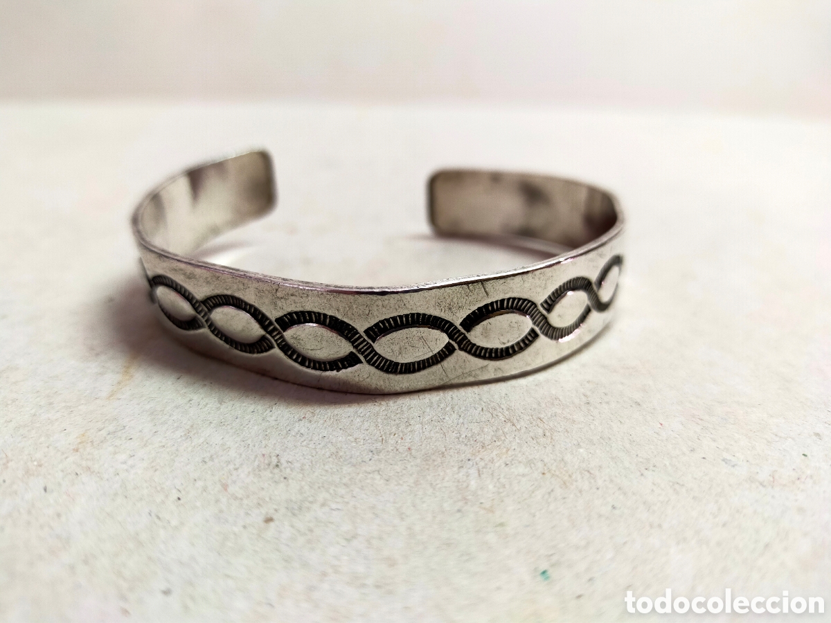 Joyeria: PULSERA RIGIDA DE METAL PLATEADO. - Foto 1