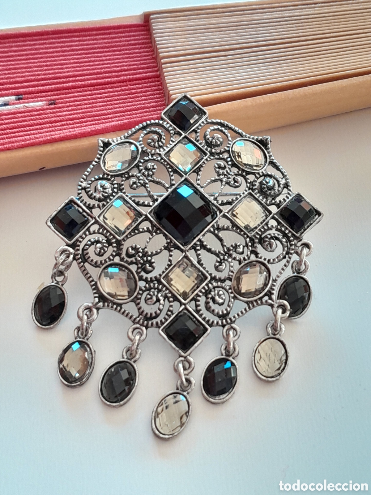 Joyeria: BROCHE BISUTERIA CON COLGANTES - Foto 1