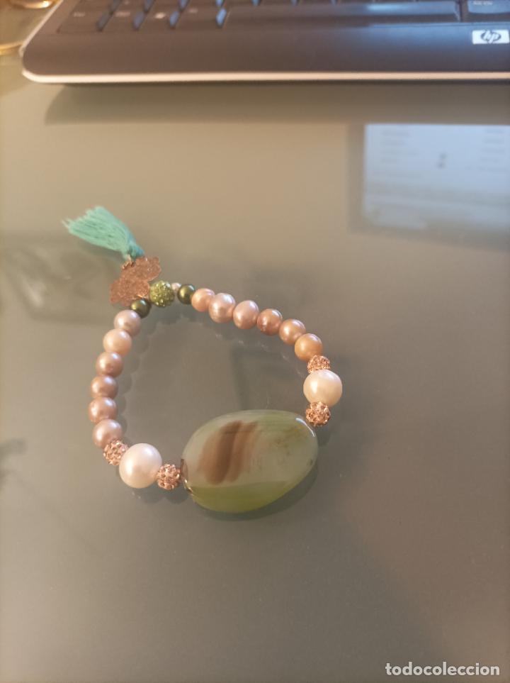 Joyeria: PULSERA CON PIEDRA VERDE Y PERLAS - Foto 1
