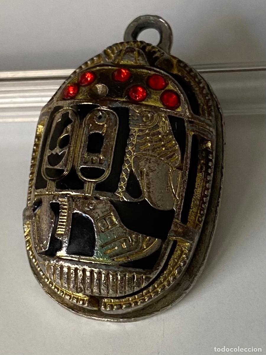 Schmuck: C-203-16. Colgante escarabajo metal. Esmalte y piedras.....