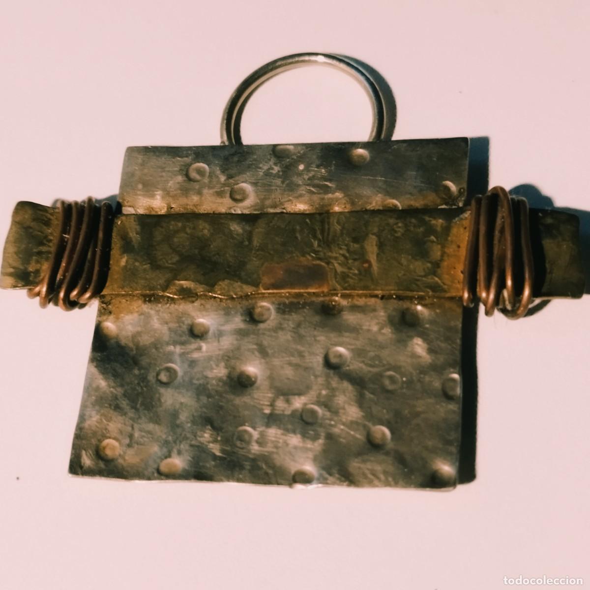 Joyeria: Medall&oacute;n sin cord&oacute;n de metal estampado - Foto 1