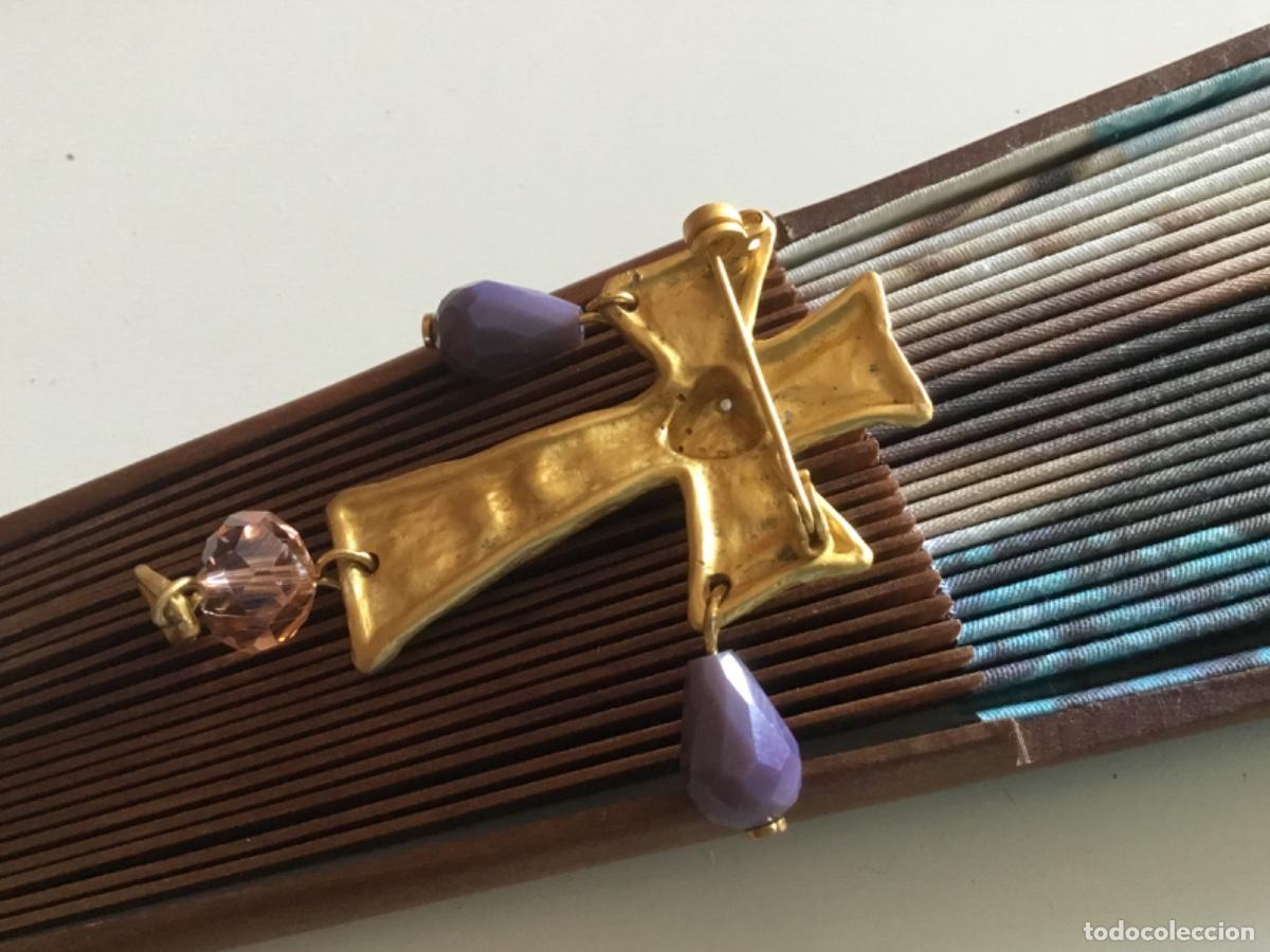Joyeria: BROCHE CHAPADO MATE CON CRISTAL. CRUZ - Foto 3