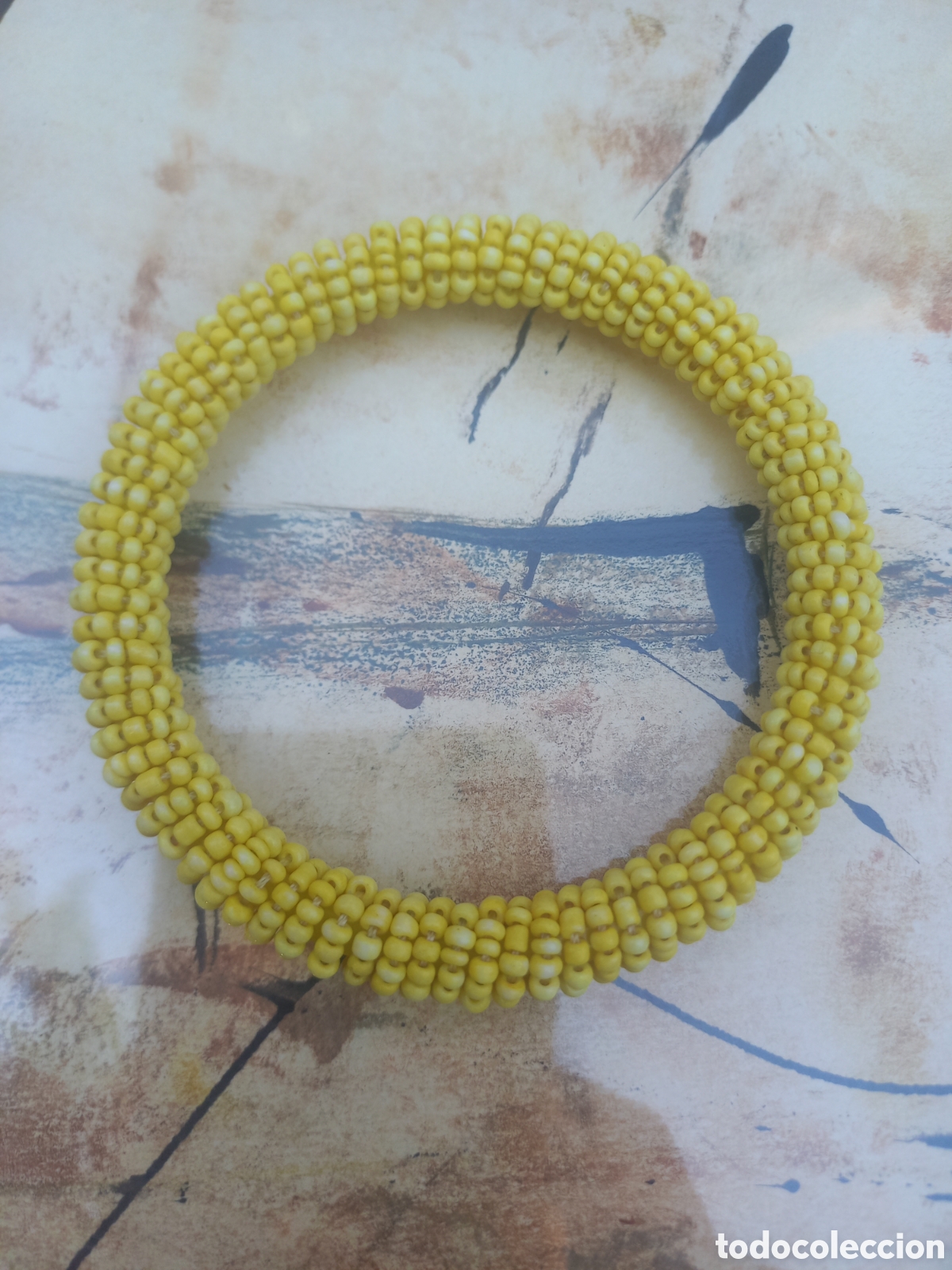 Gioielleria: Pulsera amarilla artesanal con mostacillas de pl&aacute;stico vintage media ca&ntilde;a