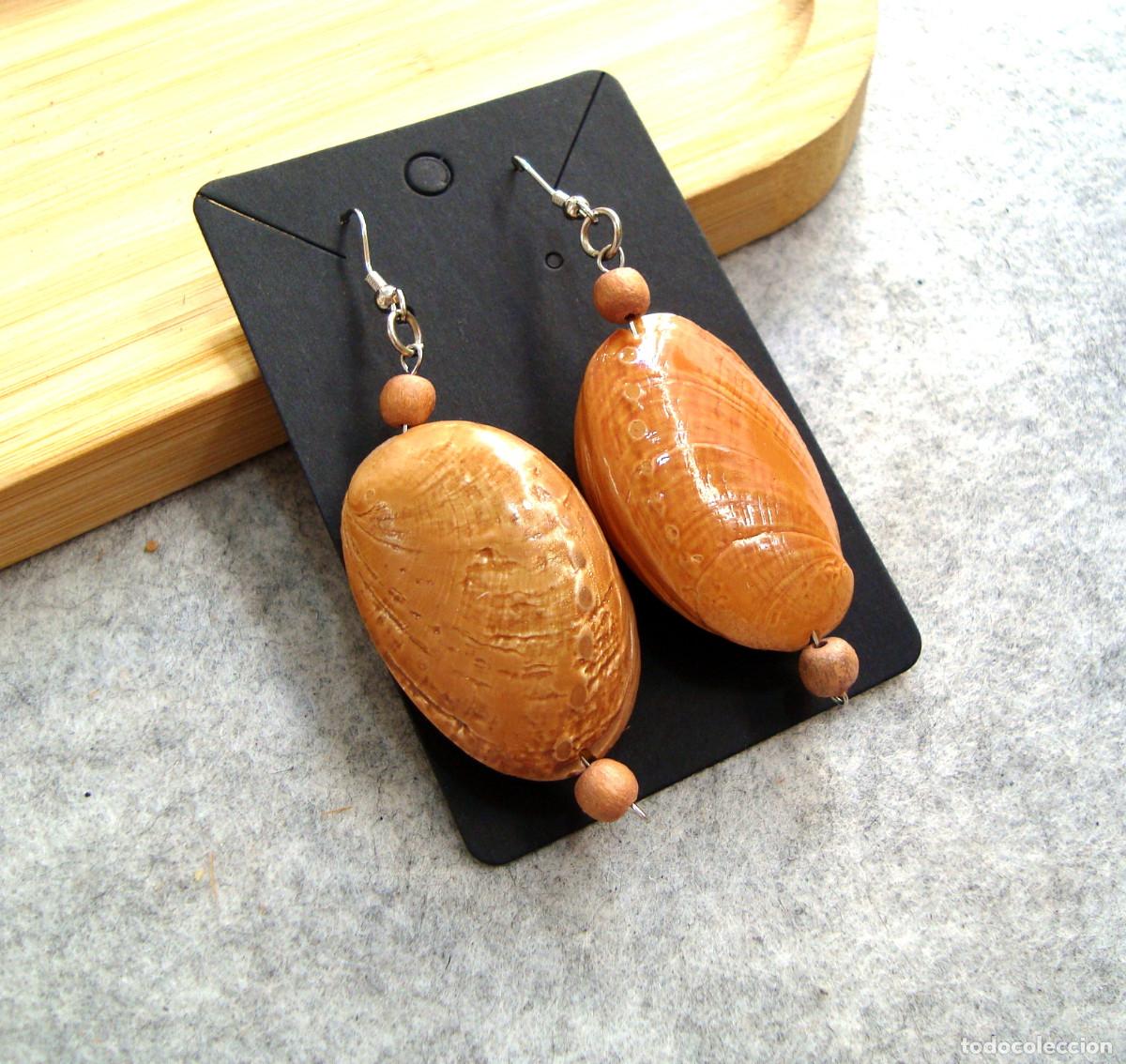 Joyeria: Pendientes largos n&aacute;car marr&oacute;n, A&ntilde;o 2000, Nuevos - Foto 2