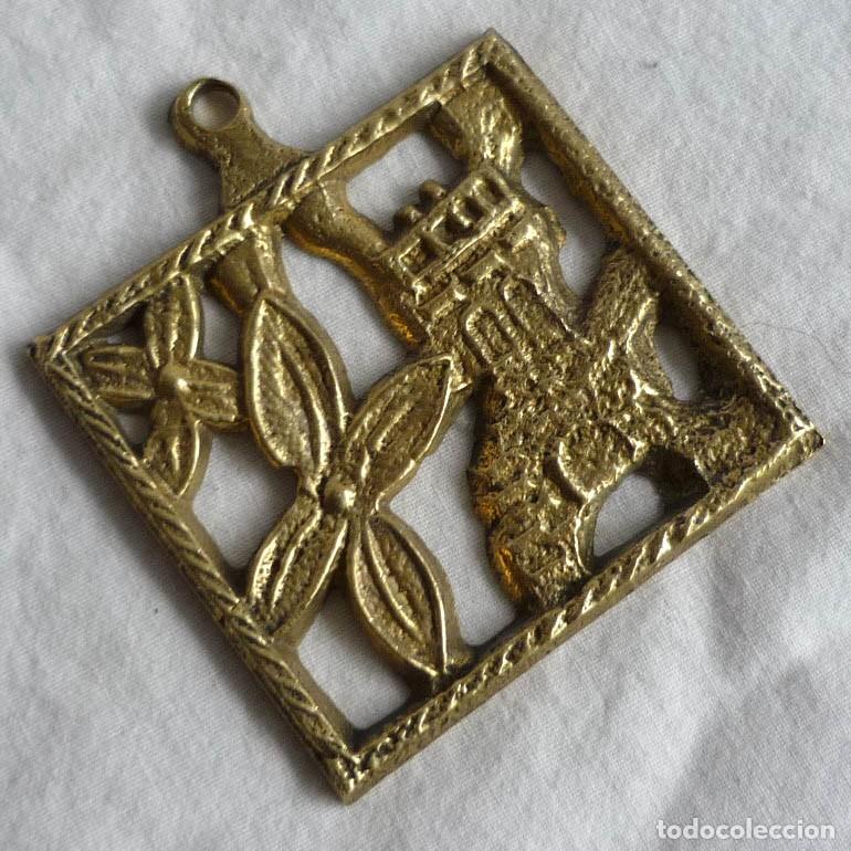 Joyeria: Colgante de bronce calado Torre con flores - Foto 1