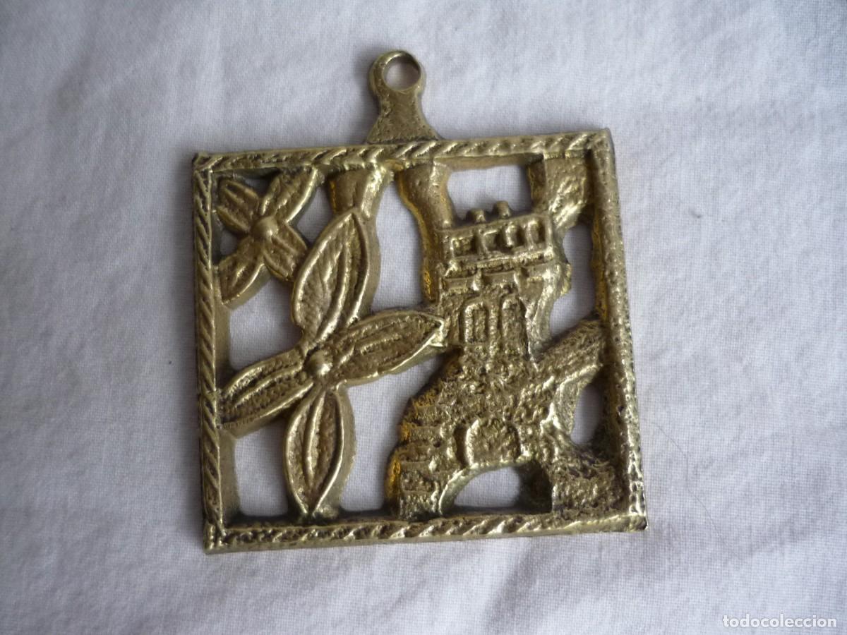 Joyeria: Colgante de bronce calado Torre con flores - Foto 2