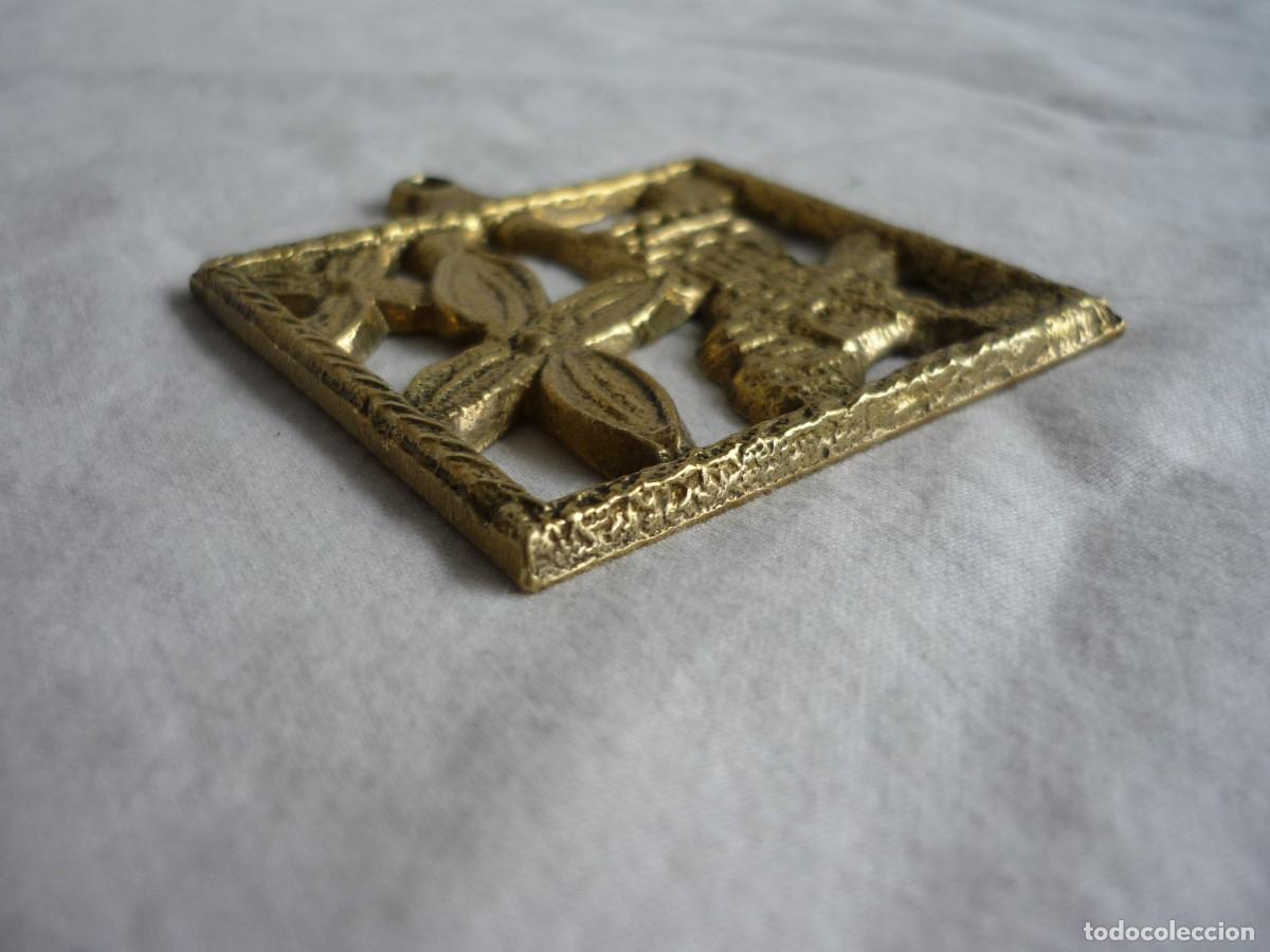 Joyeria: Colgante de bronce calado Torre con flores - Foto 3