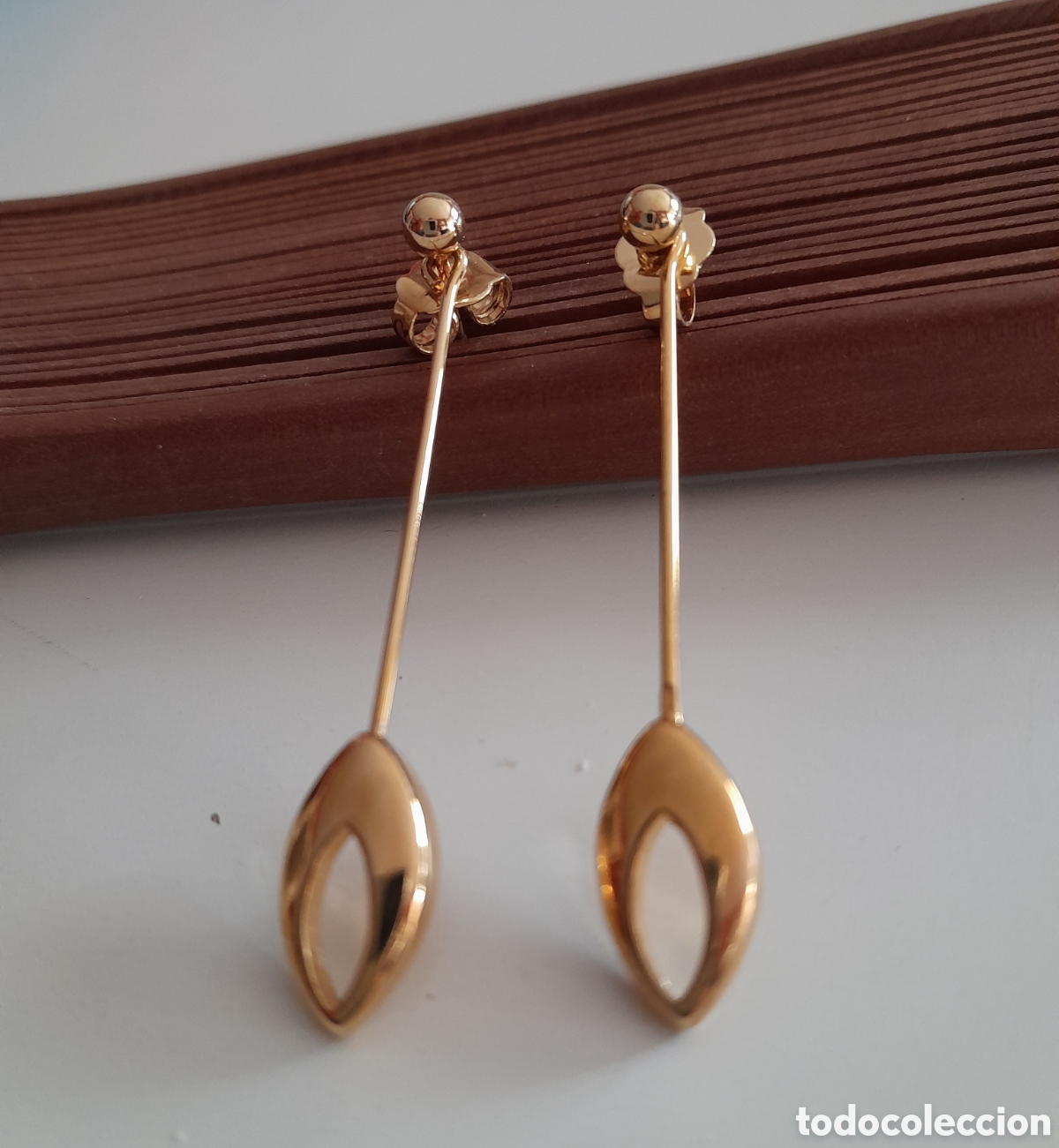 Joyeria: PENDIENTES CHAPADO ORO. CON MOVIMIENTO DE LA BARRA - Foto 1