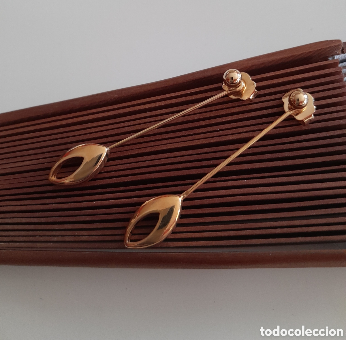 Joyeria: PENDIENTES CHAPADO ORO. CON MOVIMIENTO DE LA BARRA - Foto 2