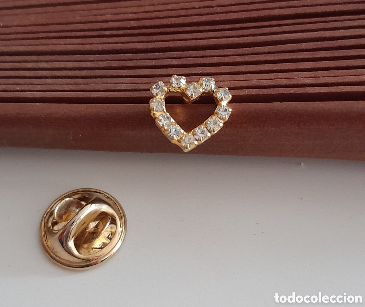 Joyeria: PIN CHAPADO EN ORO. CRISTAL. CORAZON - Foto 1