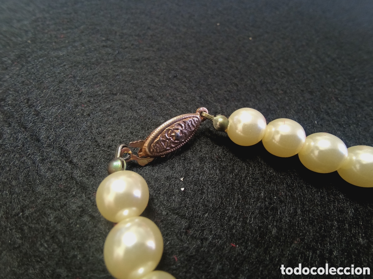 Joyeria: Pulsera de perlas imitaci&oacute;n con cierre met&aacute;lico. - Foto 3