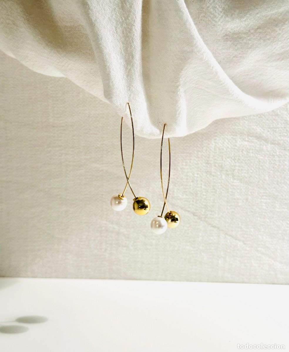 Joyeria: Pendientes largos, perla dorada y perla blanca - Foto 2