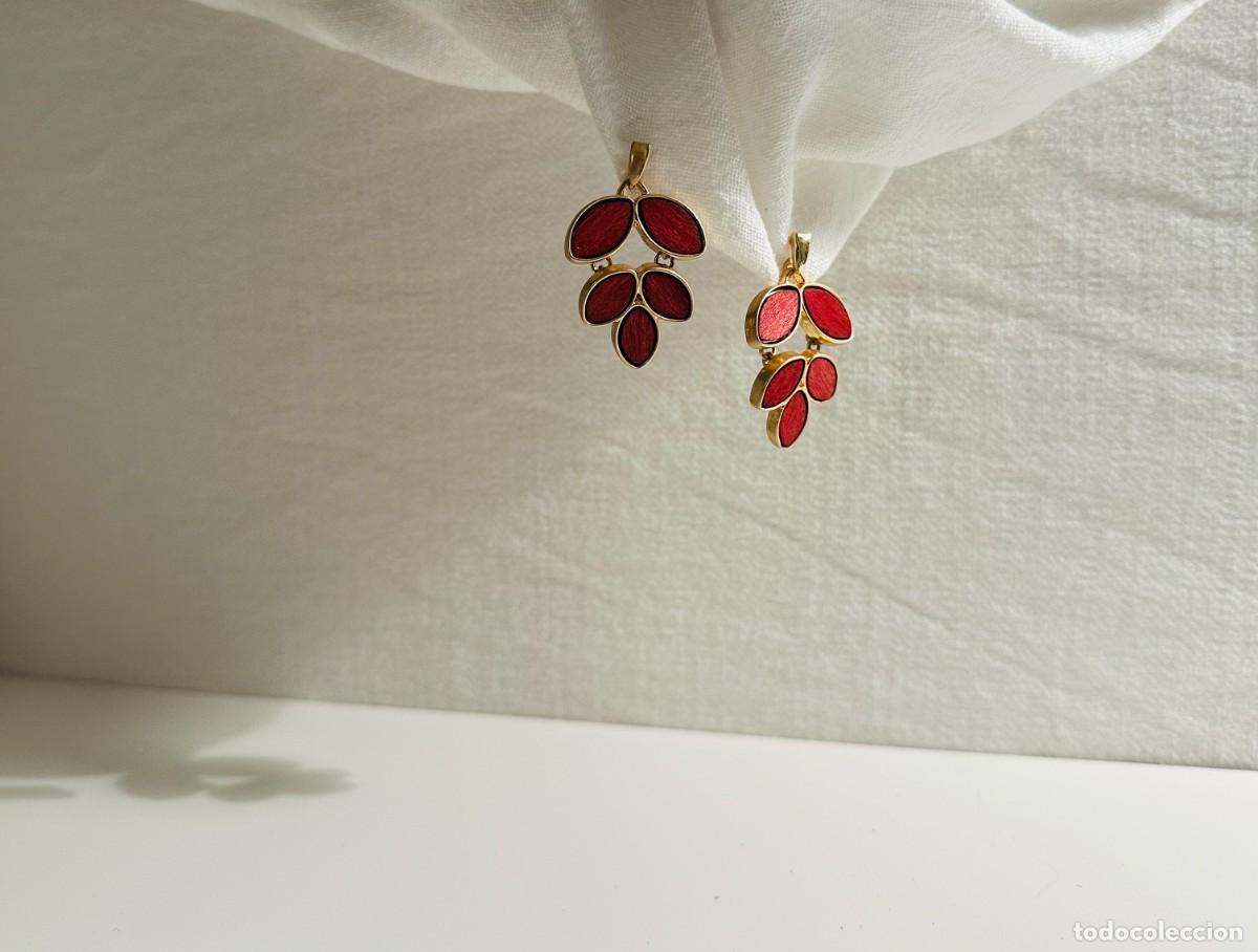 Joyeria: Pendientes largos hojas rojas/burdeos. Dorado - Foto 1