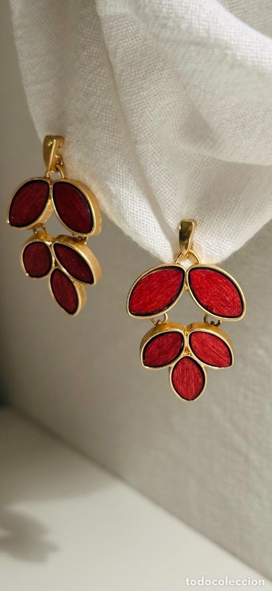 Joyeria: Pendientes largos hojas rojas/burdeos. Dorado - Foto 2