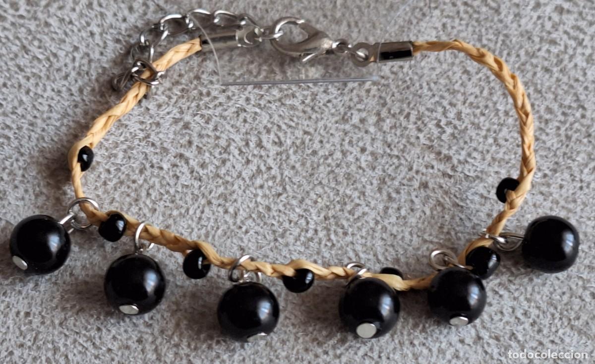 Joyeria: PULSERA DE CUERDA CON ESFERAS PL&Aacute;STICAS NEGRAS - Foto 3