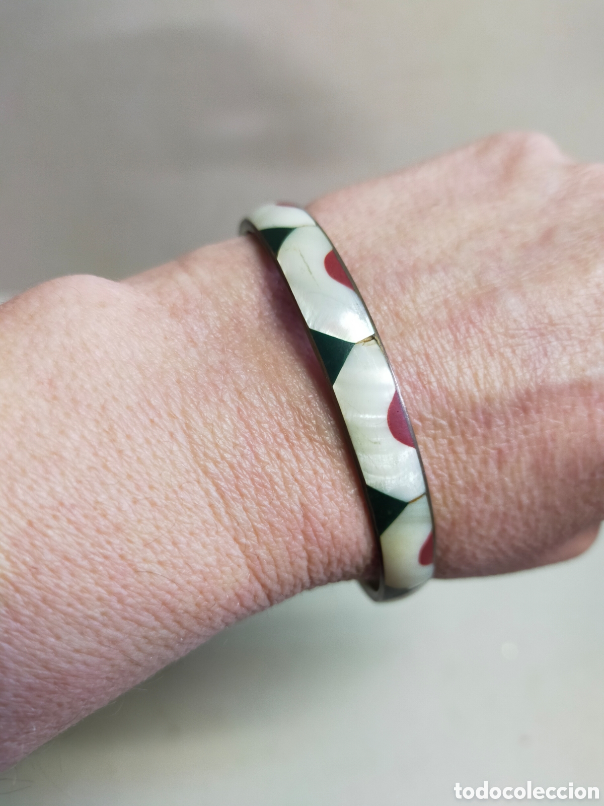 Joyeria: PULSERA RIGIDA DE METAL DORADO Y NACAR. - Foto 4