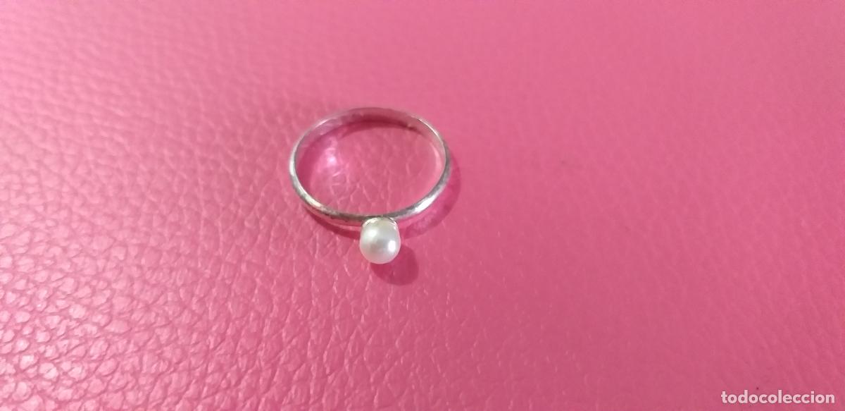 Joyeria: Anillo plateado. Piedra imitaci&oacute;n de perla - Foto 1