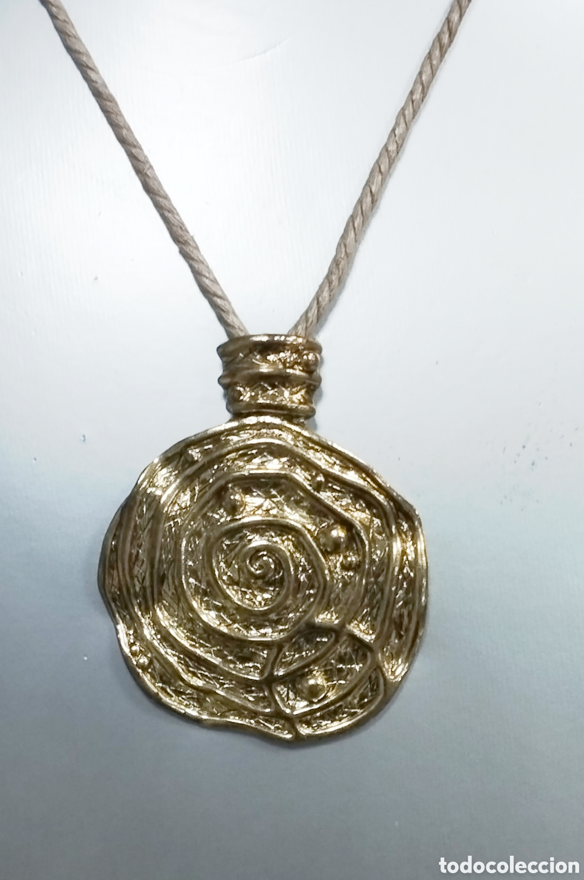 Joyeria: Collar colgante con centro color oro, A&ntilde;o 2000, Nuevo - Foto 2