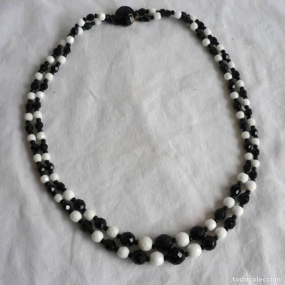 Joyeria: Collar doble de cuentas de vidrio blancas y negras - Foto 1
