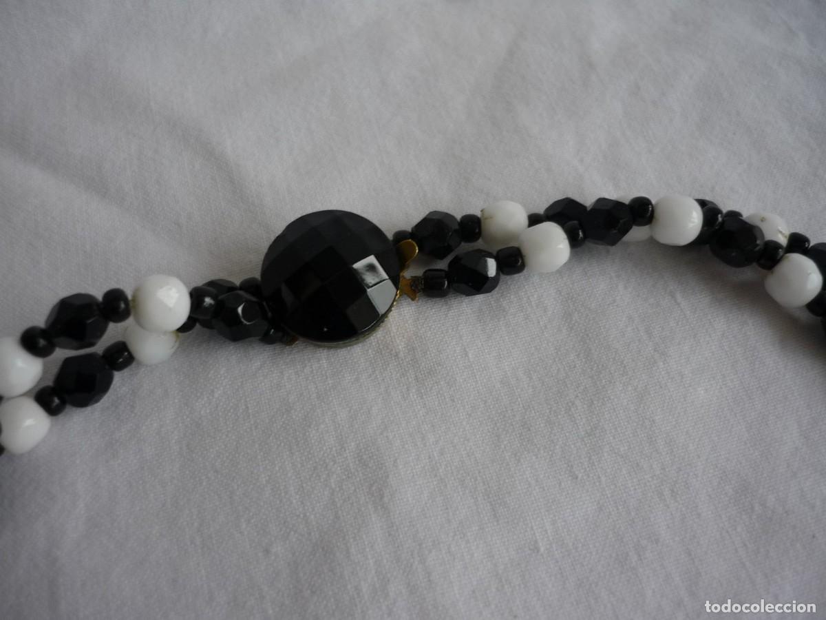 Joyeria: Collar doble de cuentas de vidrio blancas y negras - Foto 4