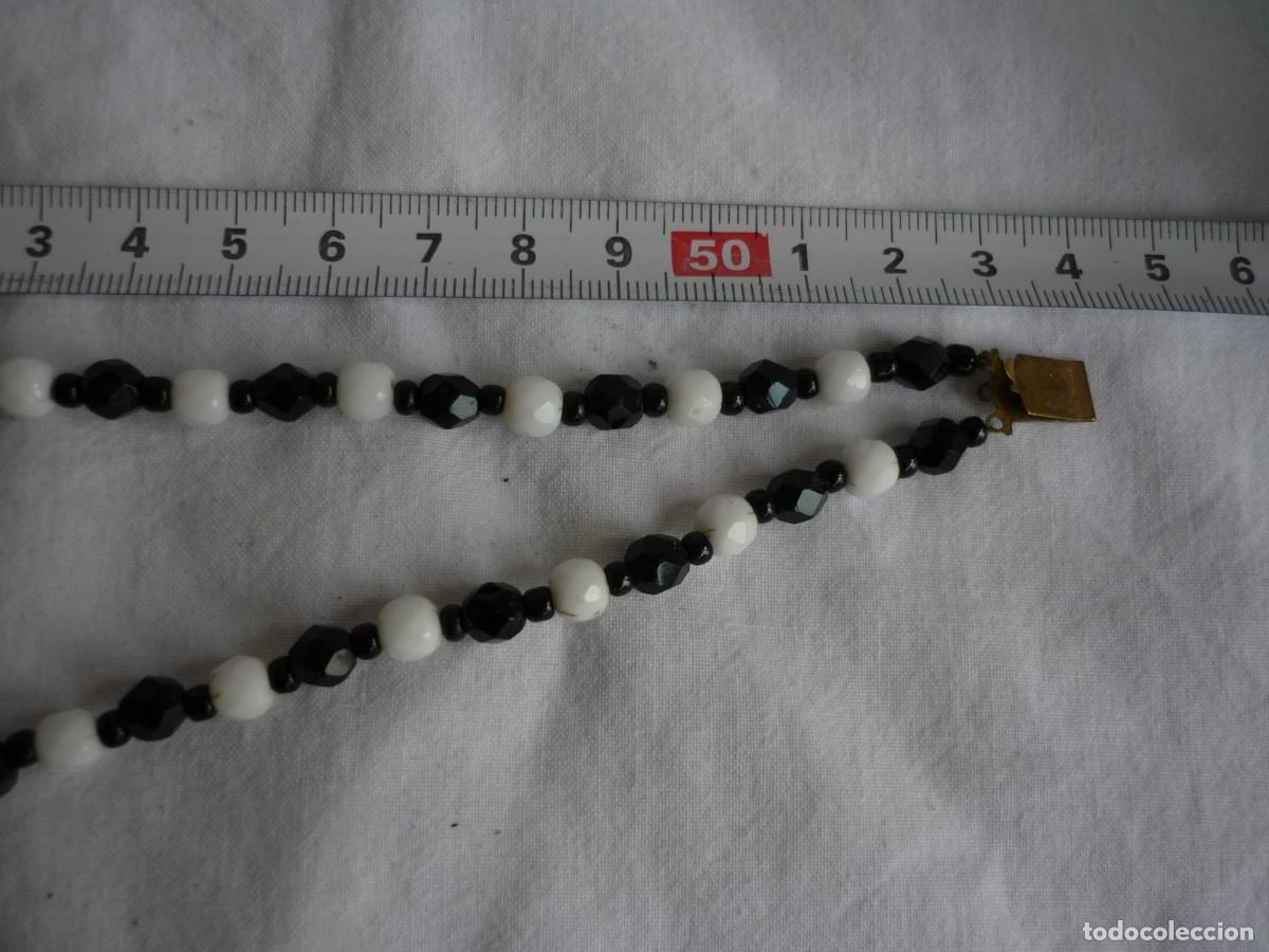 Joyeria: Collar doble de cuentas de vidrio blancas y negras - Foto 8