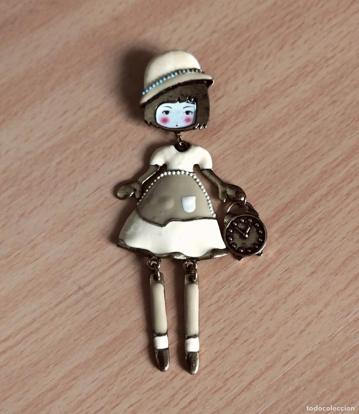 Joyeria: Original broche, forma de ni&ntilde;a o mu&ntilde;eca. - Foto 3